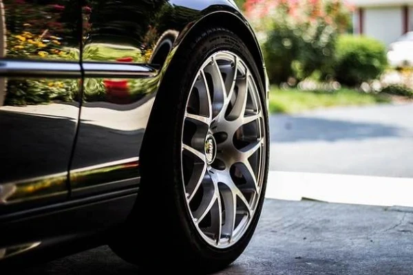¿Qué marcas de autos ofrecen SUV, sedanes y pickups en Perú?